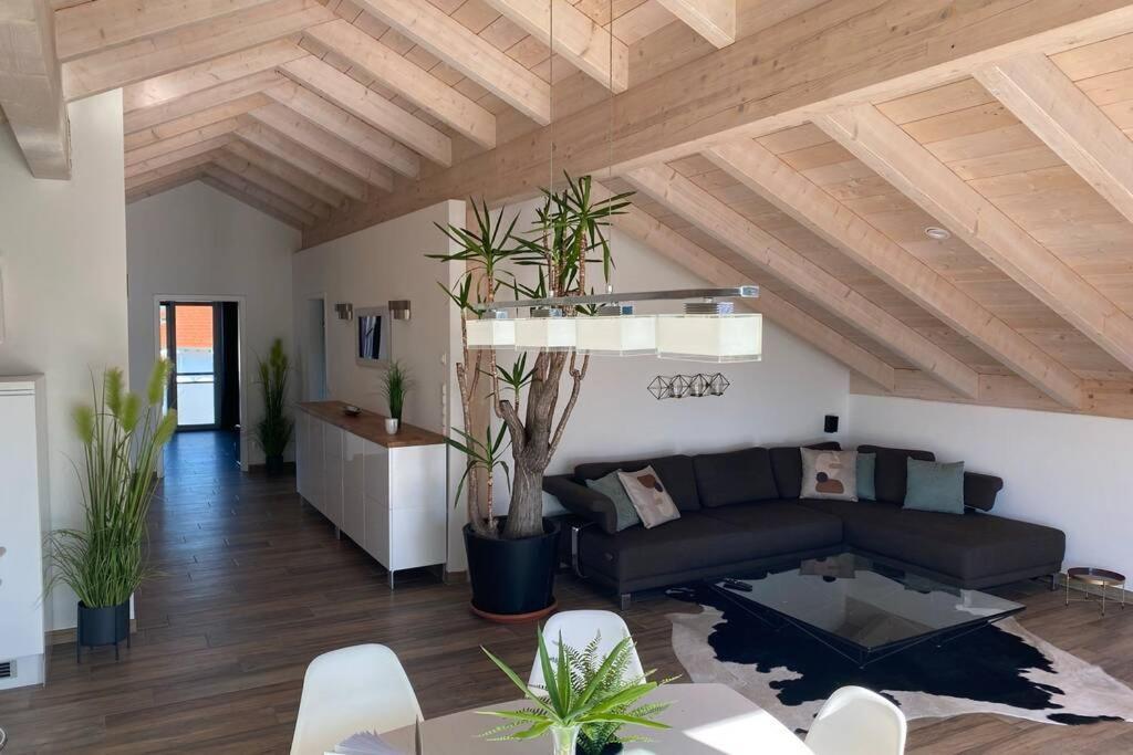 Lichtdurchflutete Wohnung Mit Grosser Dachterrasse Bruckmuhl Luaran gambar