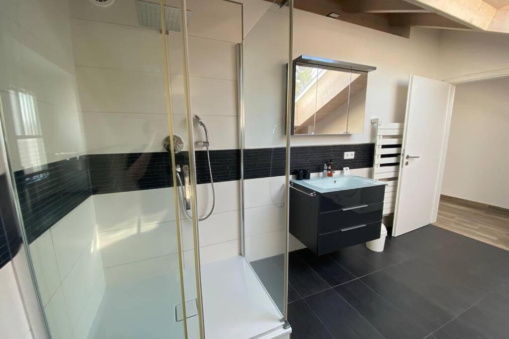 Lichtdurchflutete Wohnung Mit Grosser Dachterrasse Bruckmuhl Luaran gambar